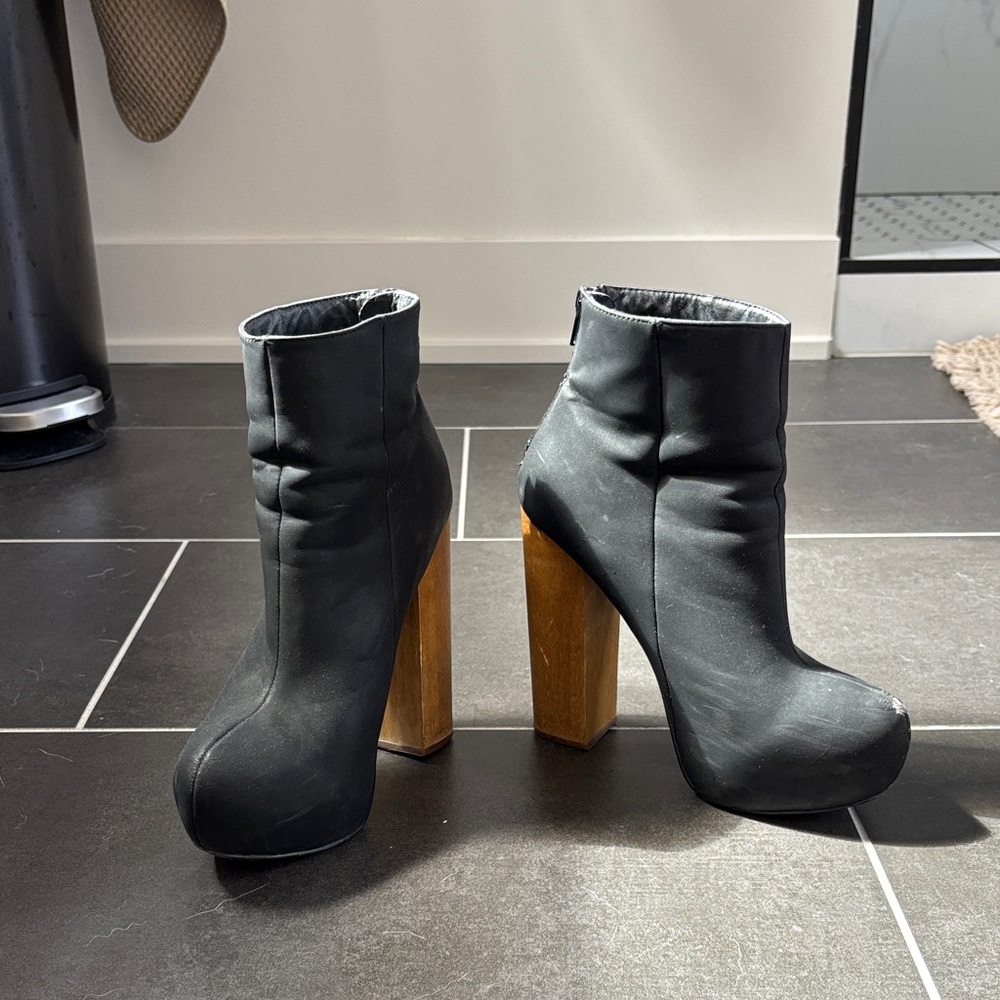 Steve Madden Black Heeled Boots with Wooden Block Heel